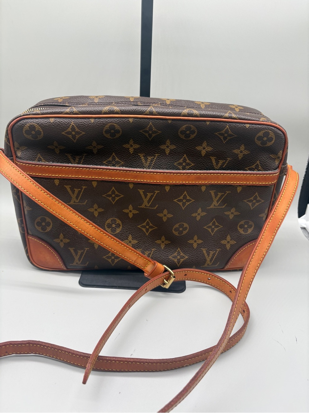 Louis Vuitton Trocadero 30 Monogram Canvas Vintage Crossbody Bag